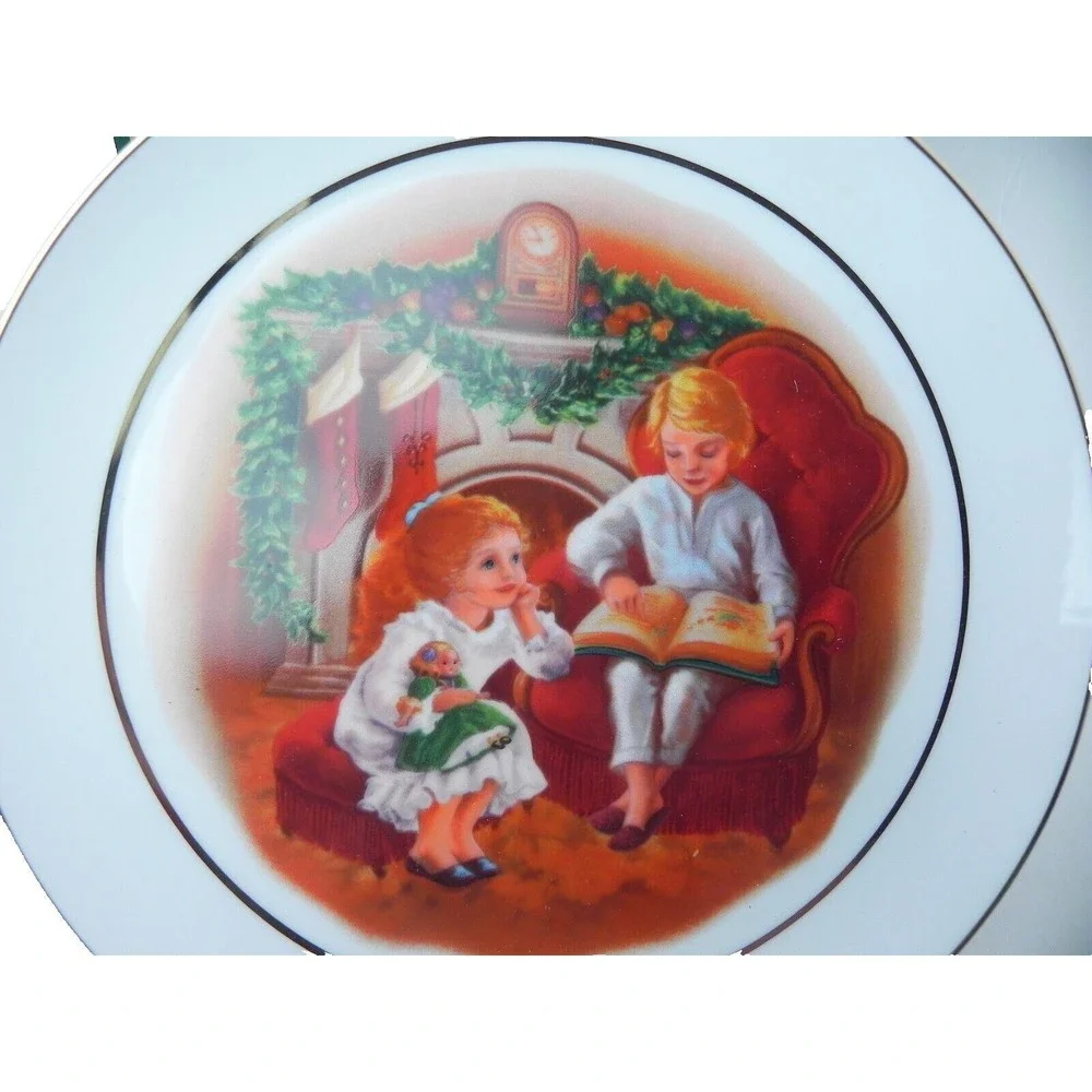 Vintage 1983 Christmas Plate AVON 3rd‎ Edition 22KT Gold Trim w/ Original Box